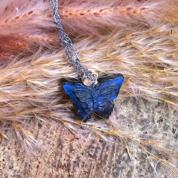 Nature Labradorite Flashy Butterfly Pendant Necklace - Picture 6 of 8